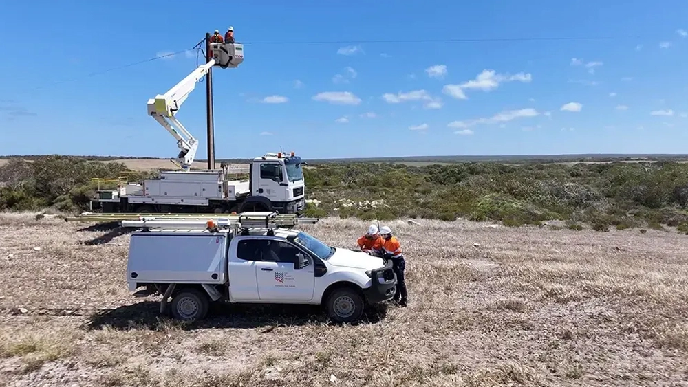 Picture of SA Power Networks workers in two trucks out on field work 