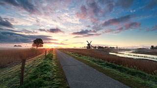 22618-netherlands-windmill-bike-path-smhoz.jpg