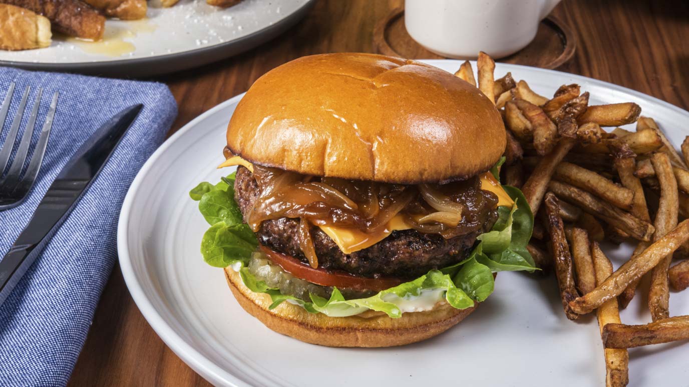 ihop_spicy_maple_onion_burger17225_2000x1125.jpg