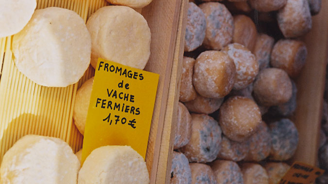 3729-france-provence-art-of-living-market-cheese-lghoz.jpg