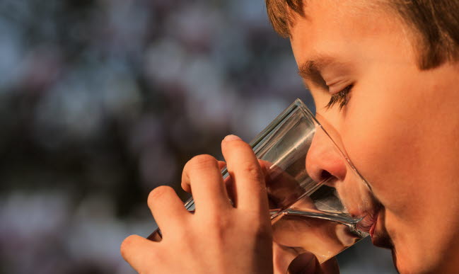 Redução da lixiviação de íons metálicos na água potável