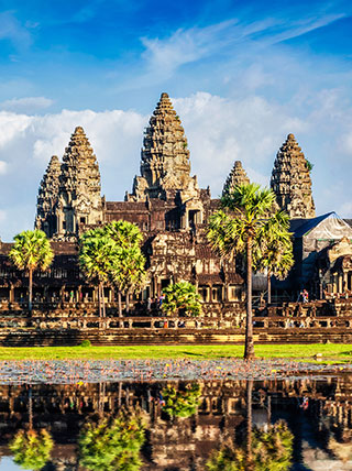 24932-KH-Angkor-Wat-vert.jpg