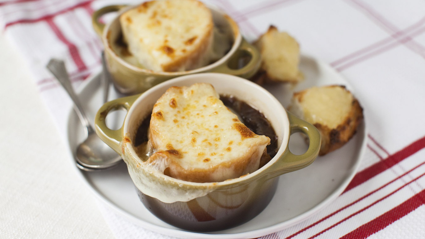 easy_french_onion_soup_the_little_kitchen_2000x1125 (1).jpg