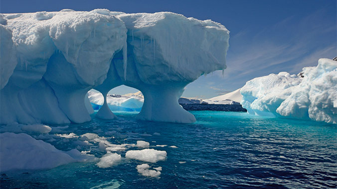 23705-icebergs-penguins-otherworldly-antarctica-2c.jpg