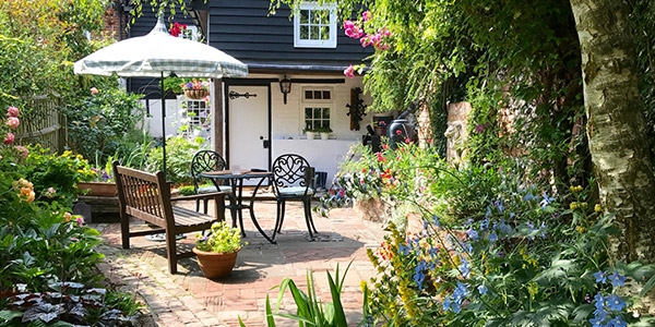 Beautiful courtyard behind a home 