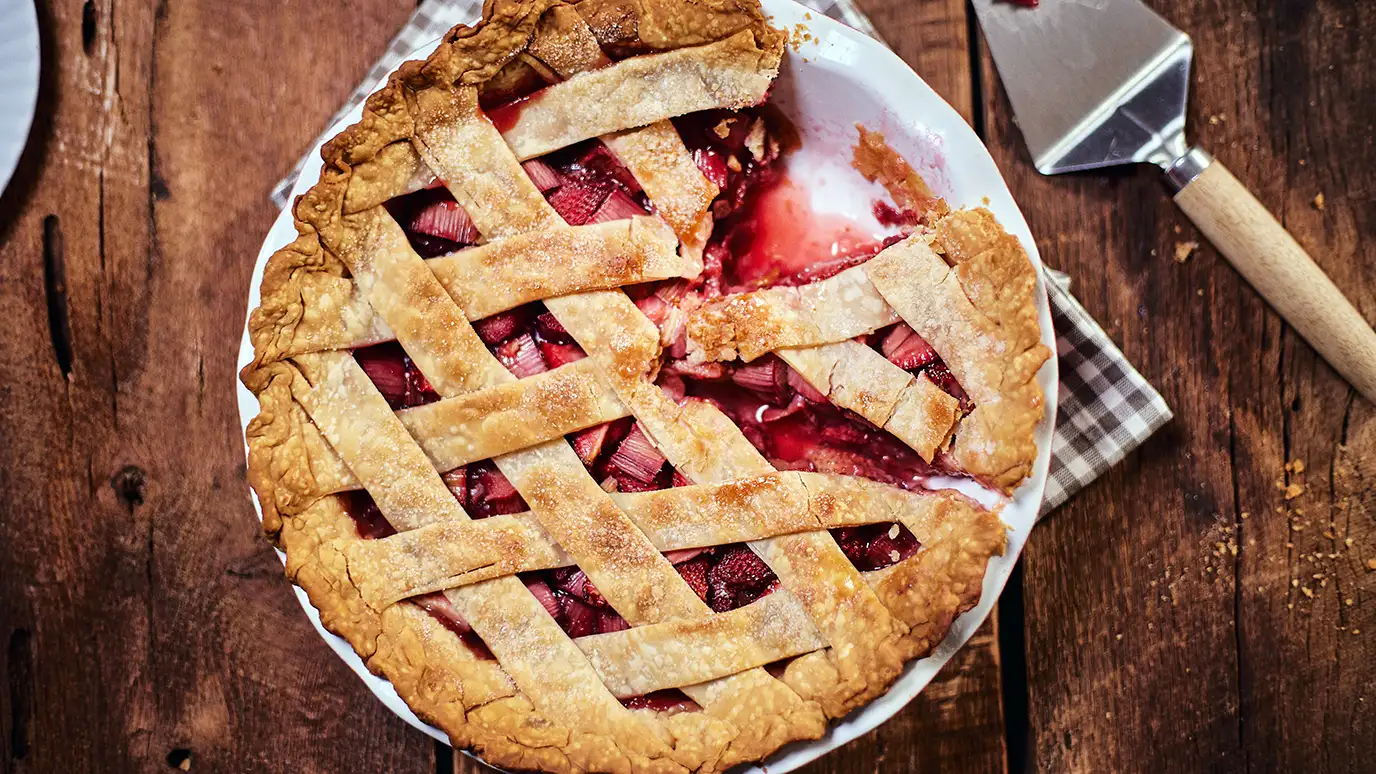 strawberry_rhubarb_pie_1376x774.webp