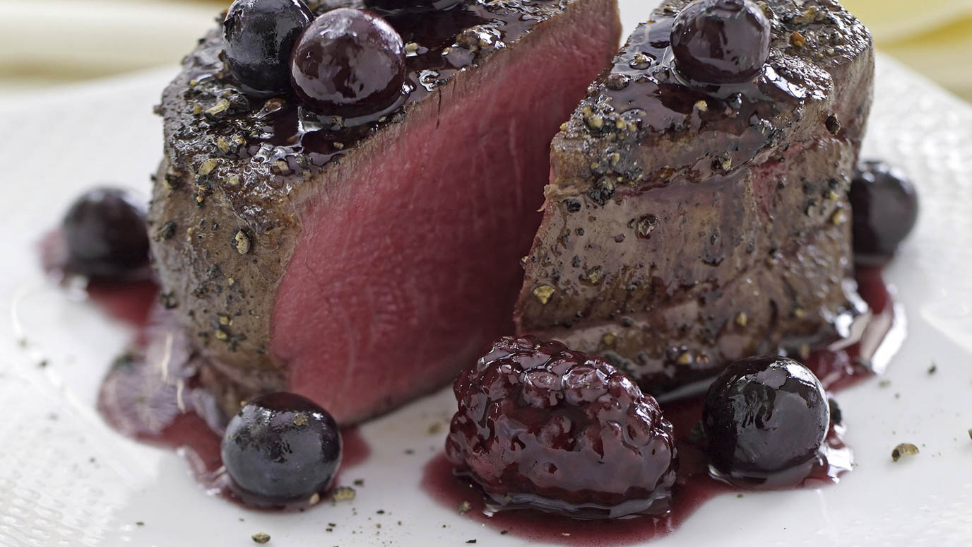 peppered_filet_mignon_with_blackberry_sauce_2000x1125.jpg