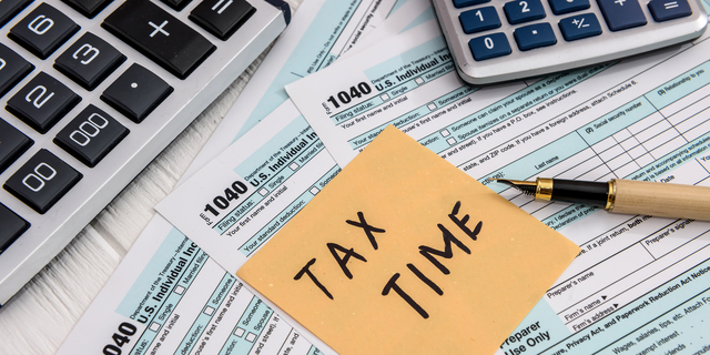 'Tax time' memo on 1040 individual tax form