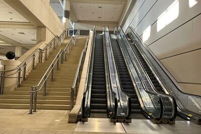Image of the downstairs point of view of the escalator and stairs at the Orange County Convention center