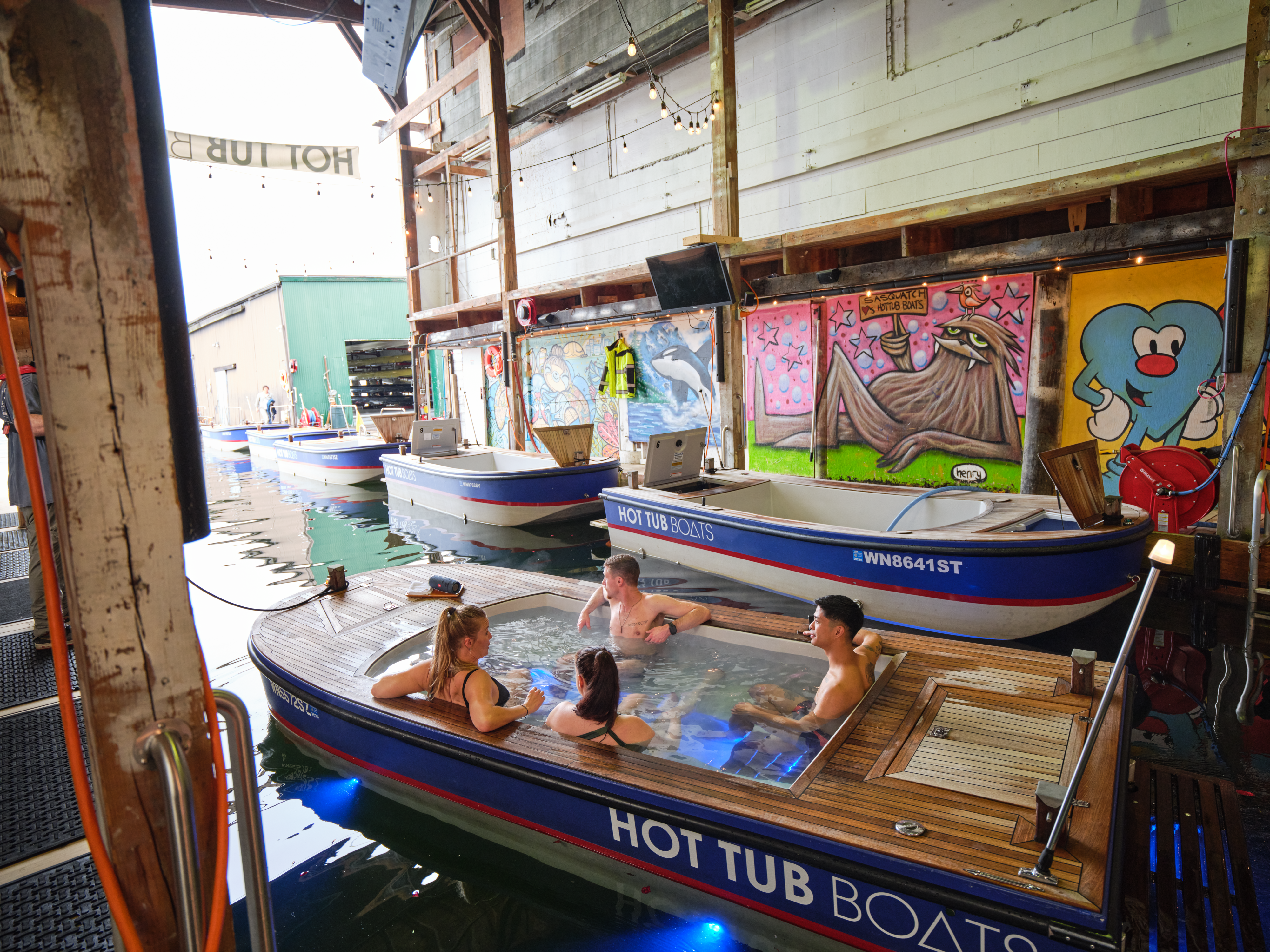 1362_HotTubBoats_5485_00_XYZ_SIMP.png