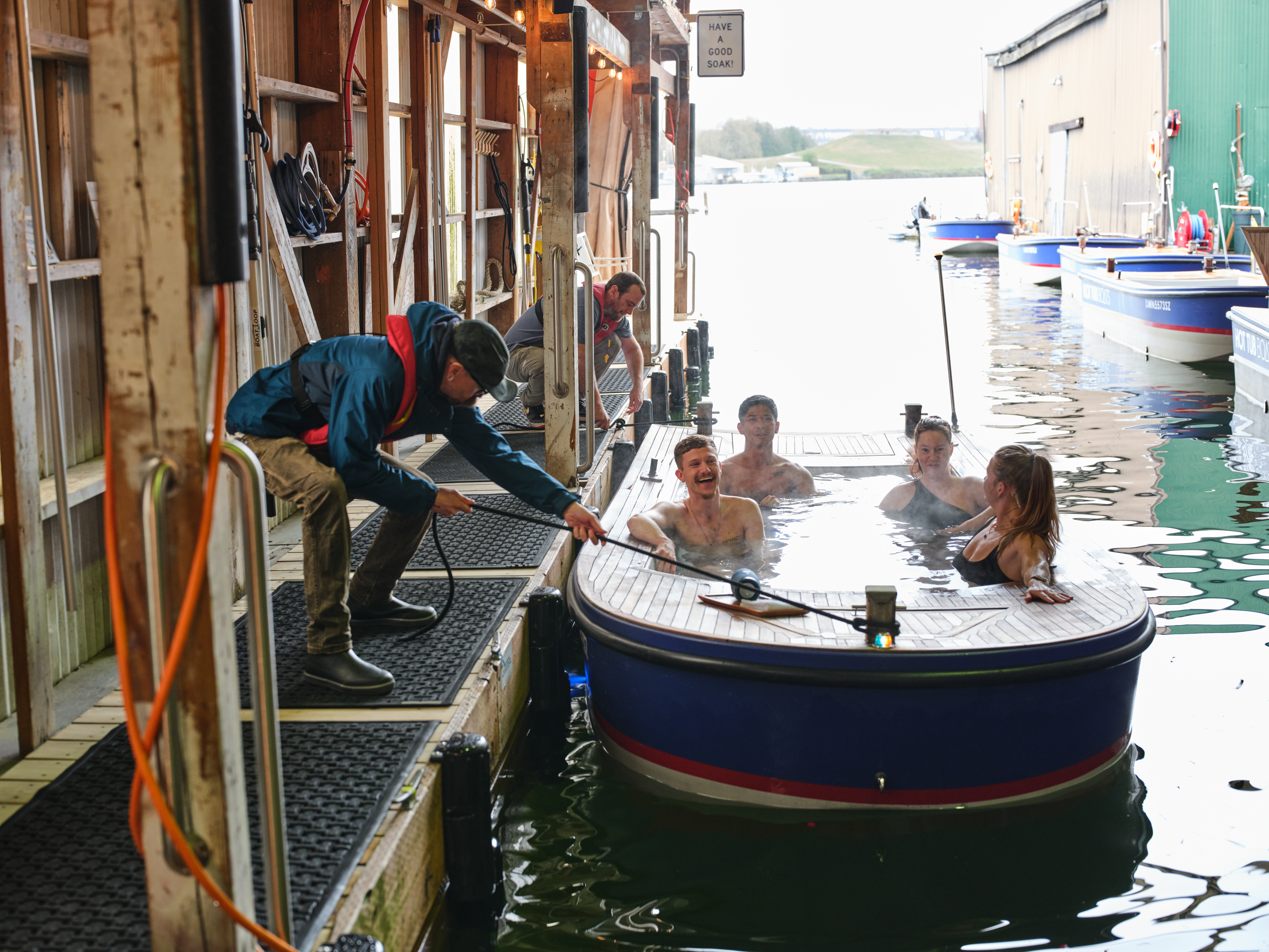 1362_HotTubBoats_5542_01_XYZ_SIMP.png