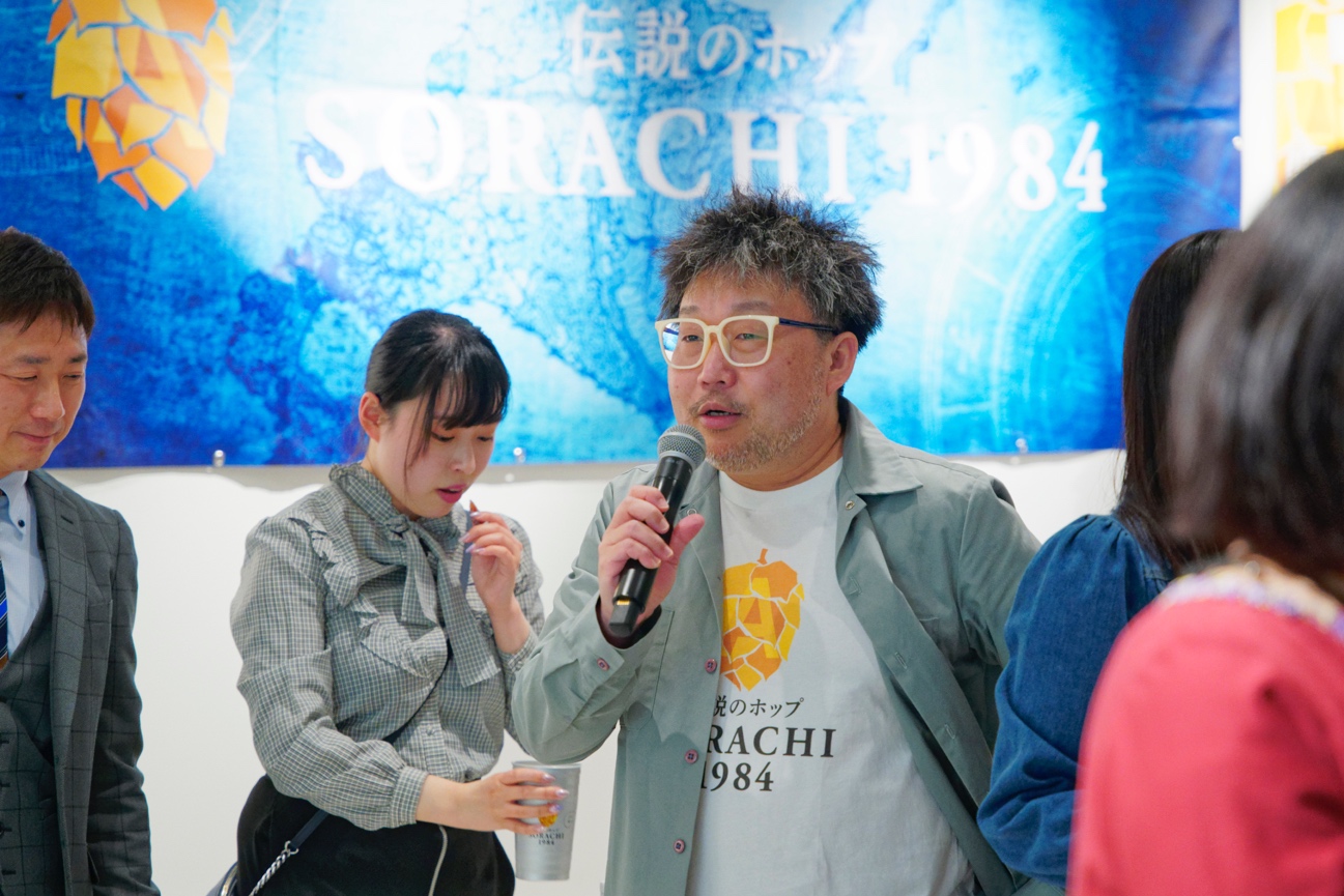ポーズをとる男性たちAI によって生成されたコンテンツは間違っている可能性があります。
