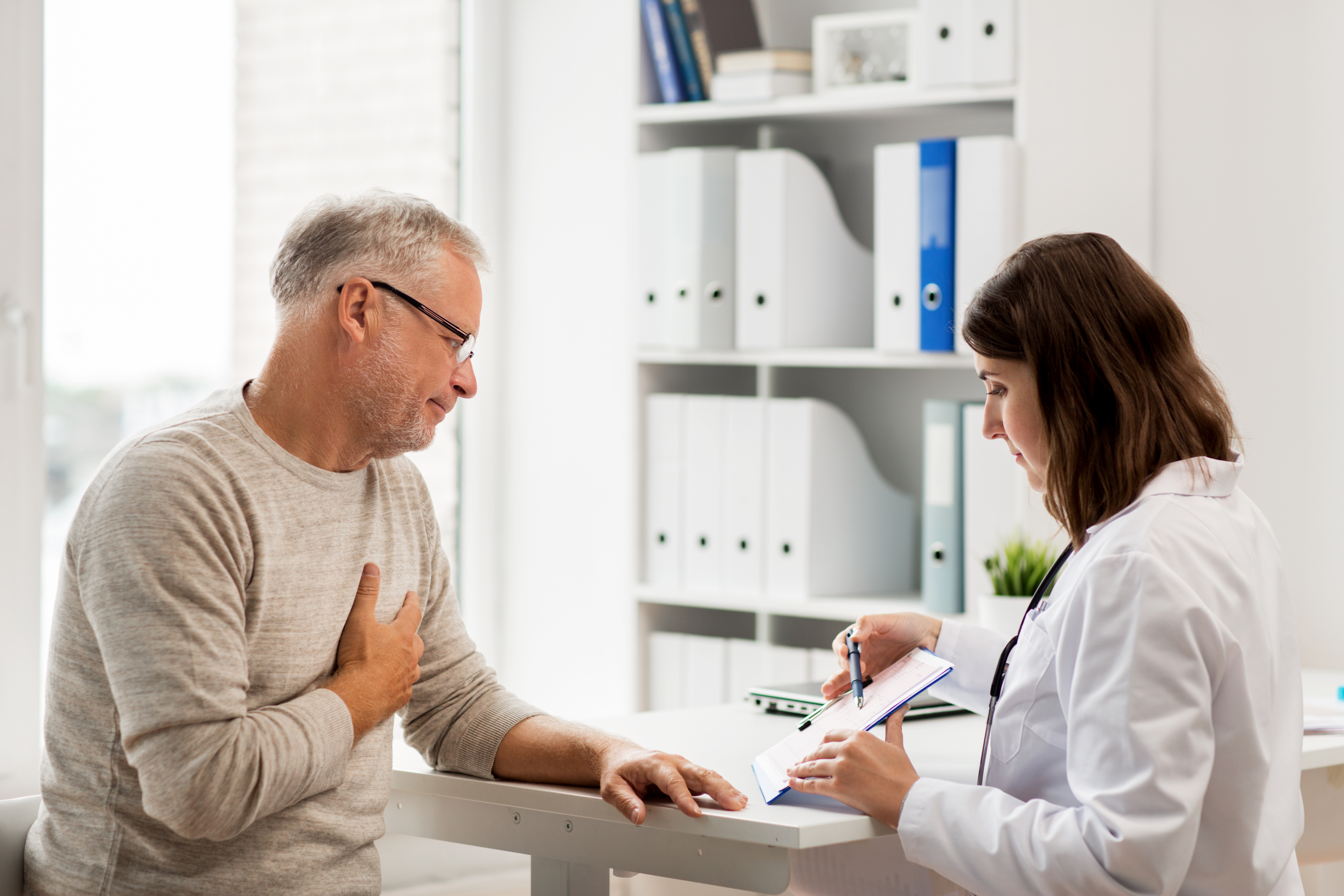 Doctor discusses treatment with male patient_122247553.jpeg