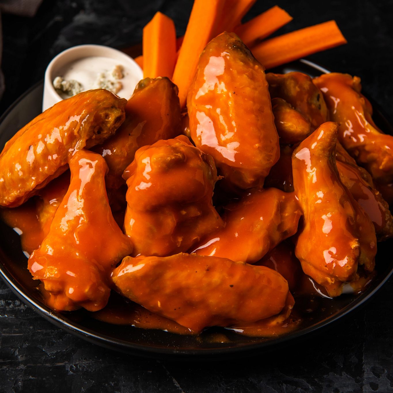 franks_redhot_garlic_buffalo_chicken_wings9882.jpg