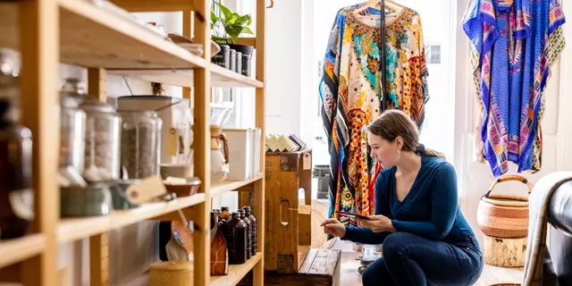 How Small Businesses Can Win the Holiday Rush Without Breaking the Bank