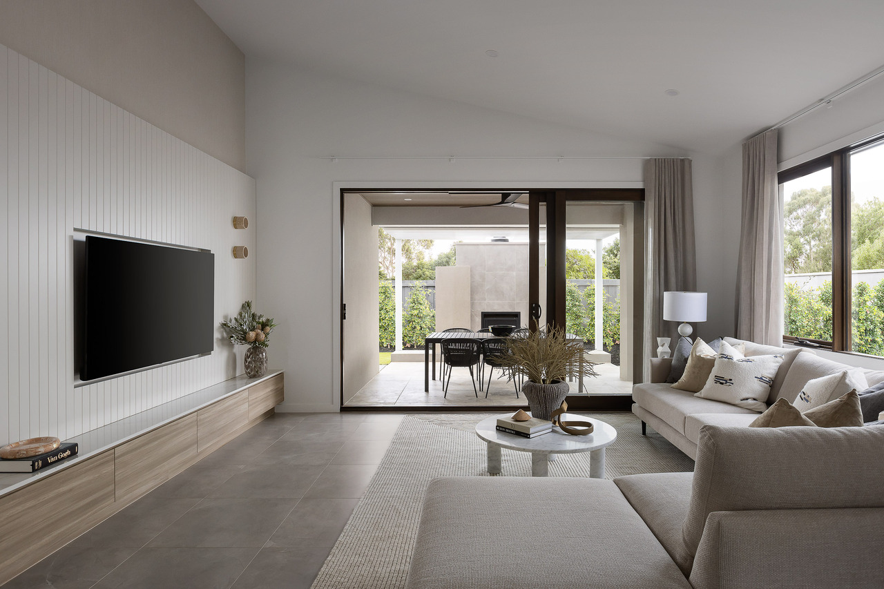 Rothwell_WoodleaDV3_Living_2.jpg