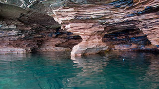 12512-wisconsin-explore-apostle-islands-national-lakeshore-caves-smhozNew.jpg