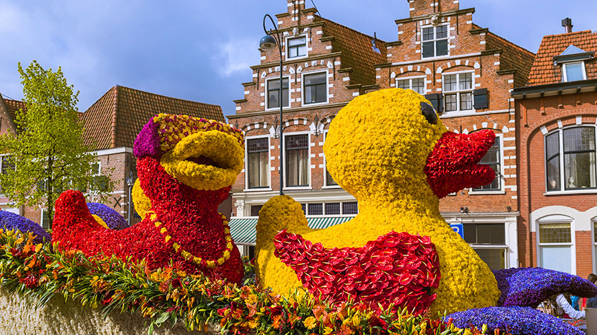 24933-NL-Haarlem-Flower-Parade-Float-lghoz.jpg