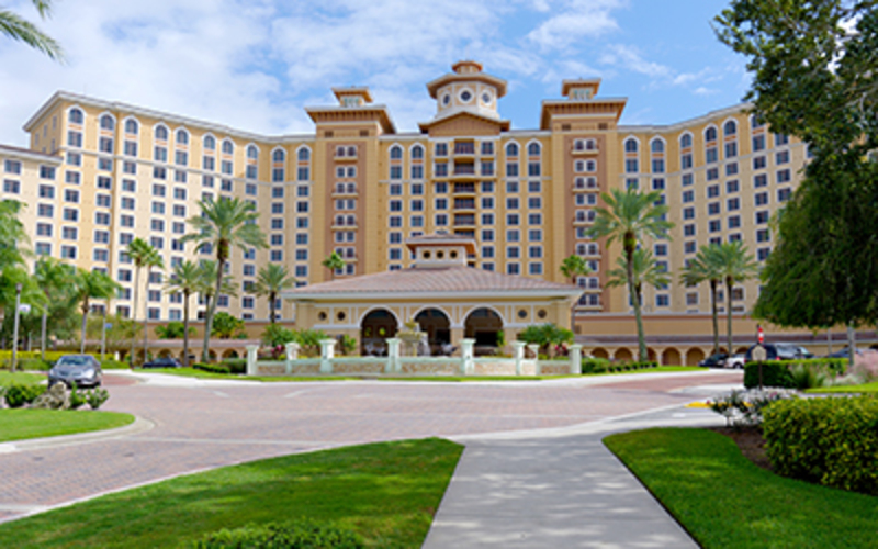 exterior shot of Rosen Hotel in Orlando