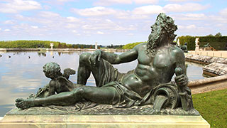 24958-FR-Palace-of-Versailles-Statue-smhoz.jpg