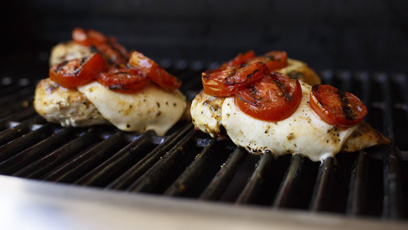 Grilled_Italian_Bruschetta_Chicken_2000x1125.jpg