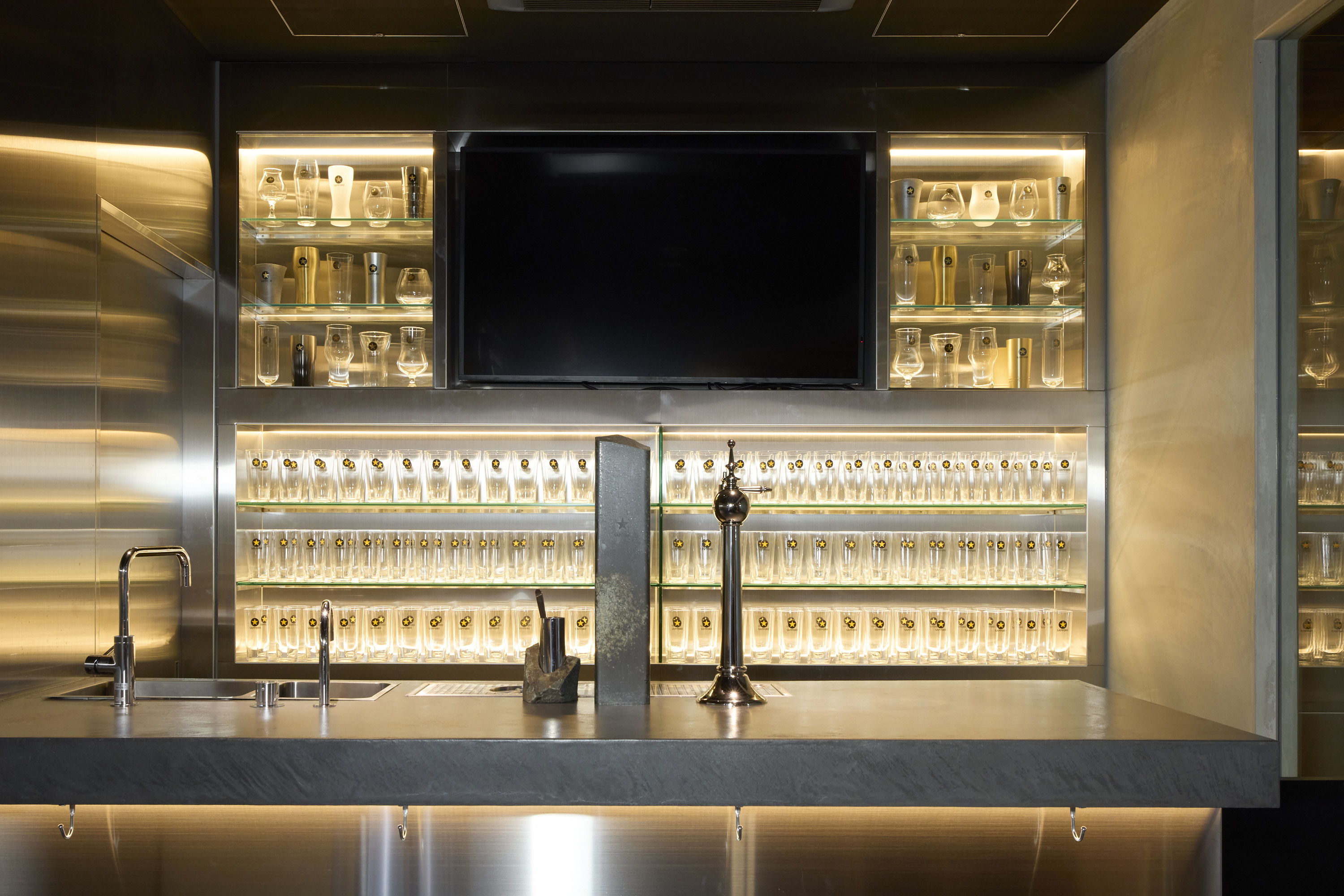 THE BAR_016.jpg