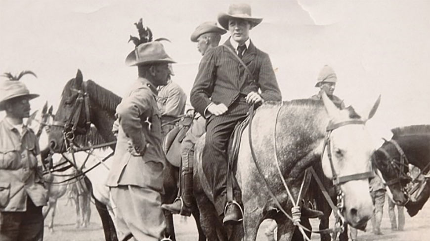 24865-Winston-Churchill-Boer-prison-horseback-lghoz.jpg