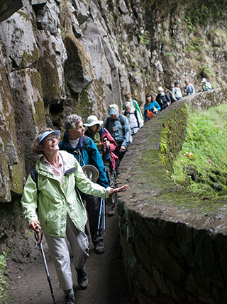 4895-oregon-hiking-mount-hood-cascade-mountain-lakes-vert.jpg