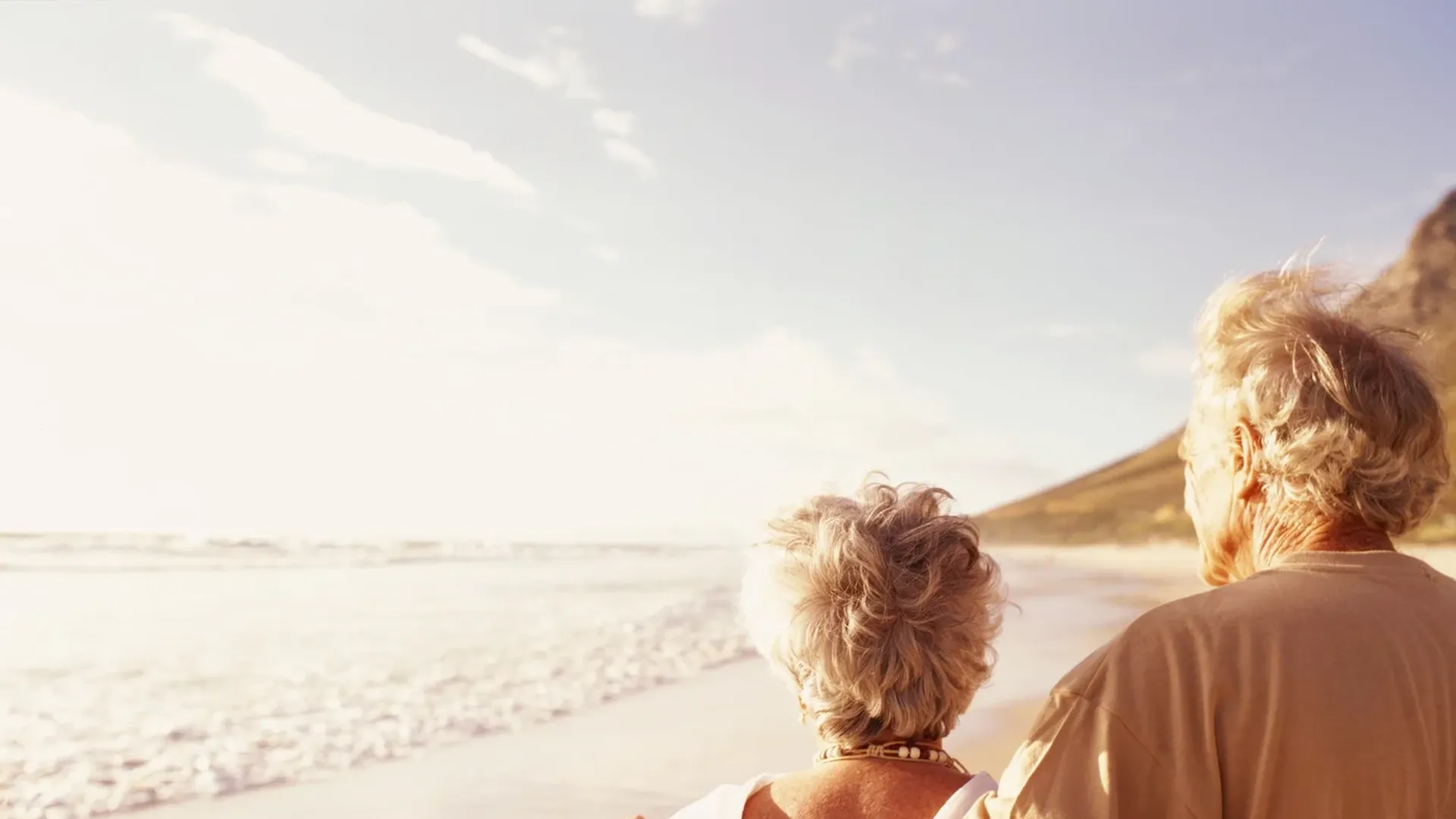 Retirement_seniors_vacation_beach_sunset_pension_LezXdY7.webp