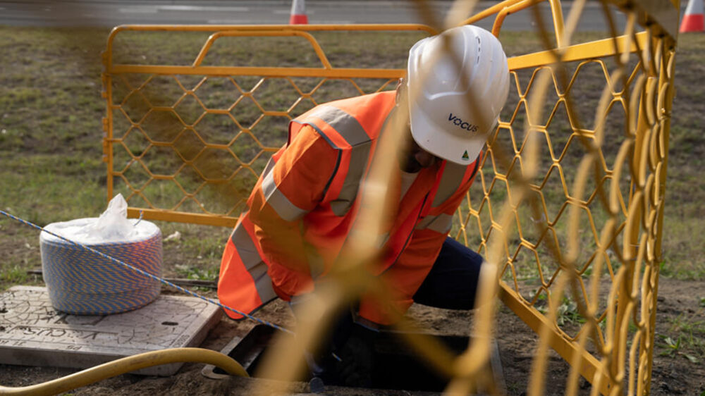 Image of a Vocus worker in a pit in high vis with a hard hat on