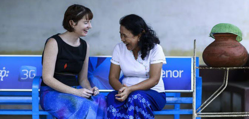 Volunteer - Nepal - Women talking