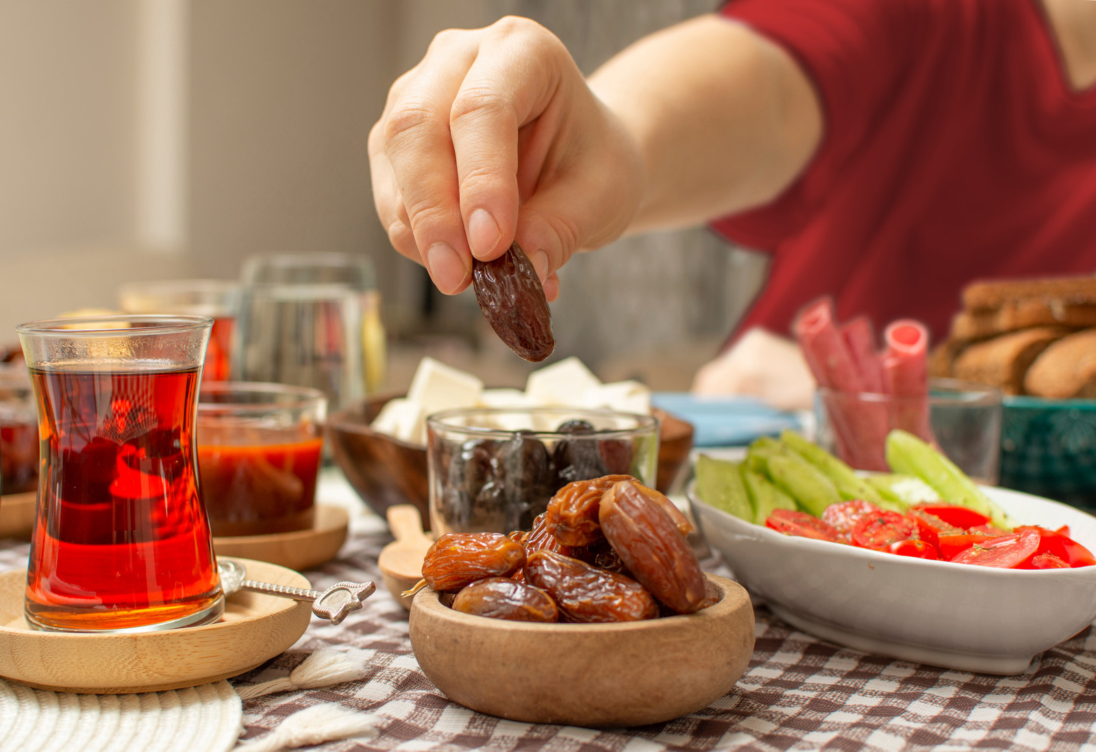 Puasa Ramadan: tips supaya tidak bablas makan saat berbuka