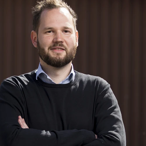 Simon Larsen, purchaser  