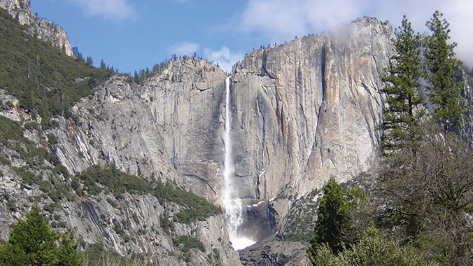 13977-hiking-yosemite-national-park-bridal-veil-falls-c.jpg