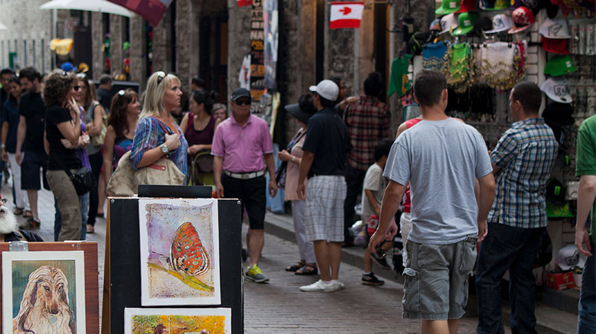 montreal old town street artist