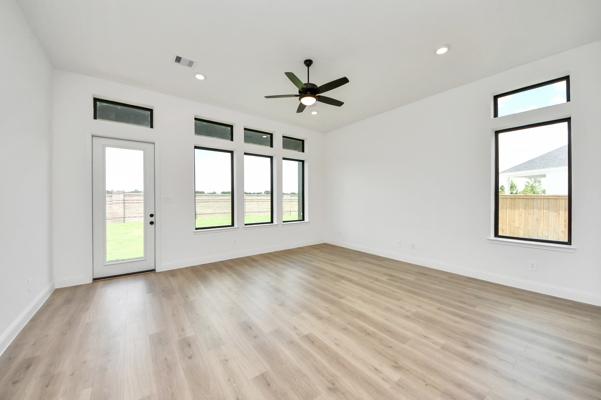 40bc334d-6d58-44ee-ae4d-0f58d6141094