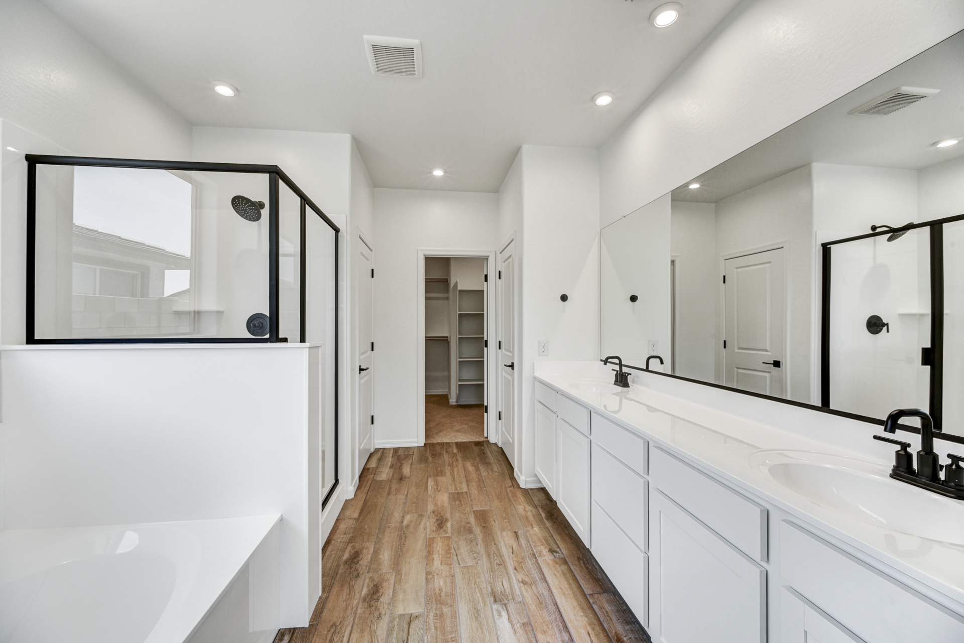 699dd8f8-a76a-448e-8023-e2b038279157