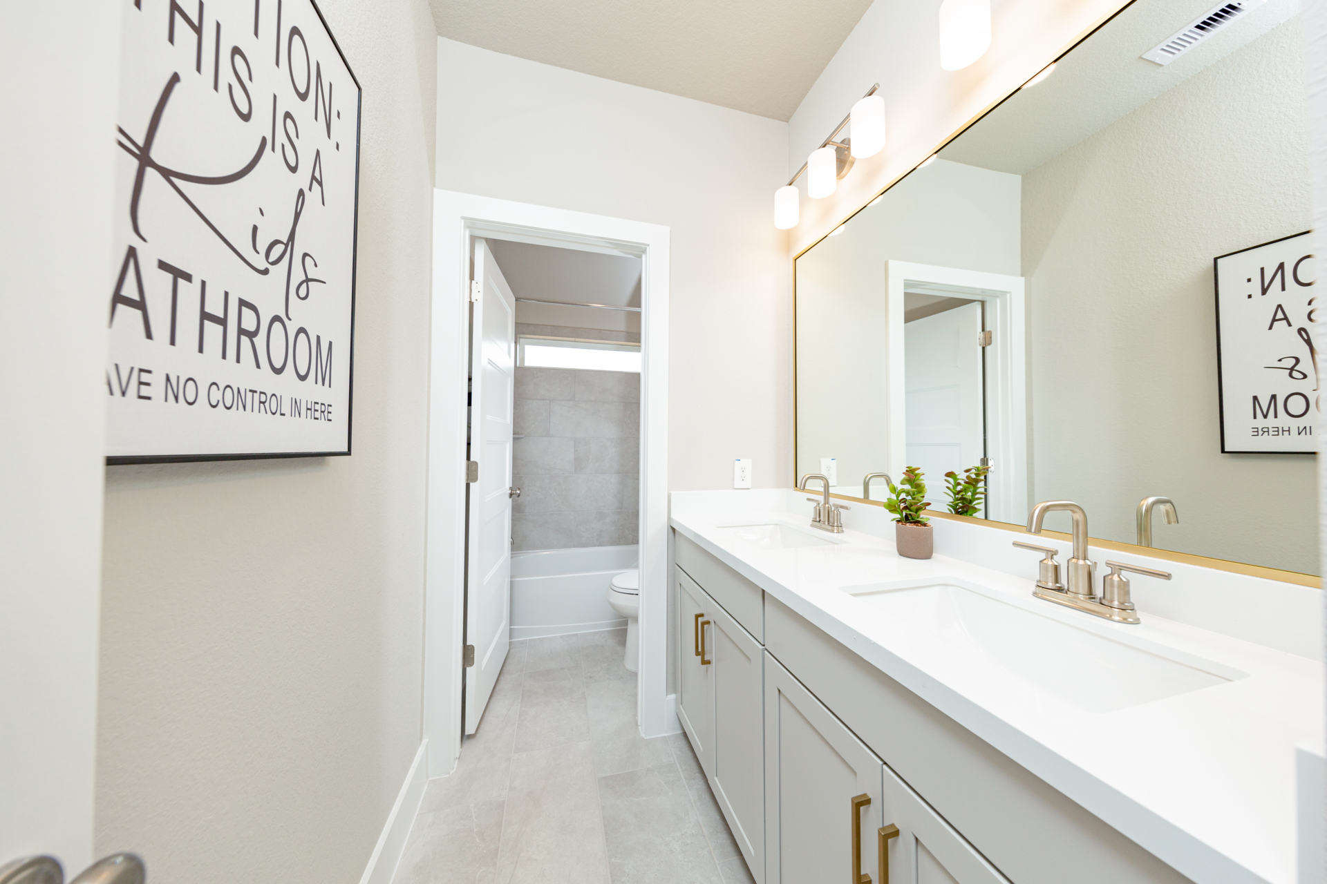 6aa01c02-4840-4796-9bd9-e38c758846aa