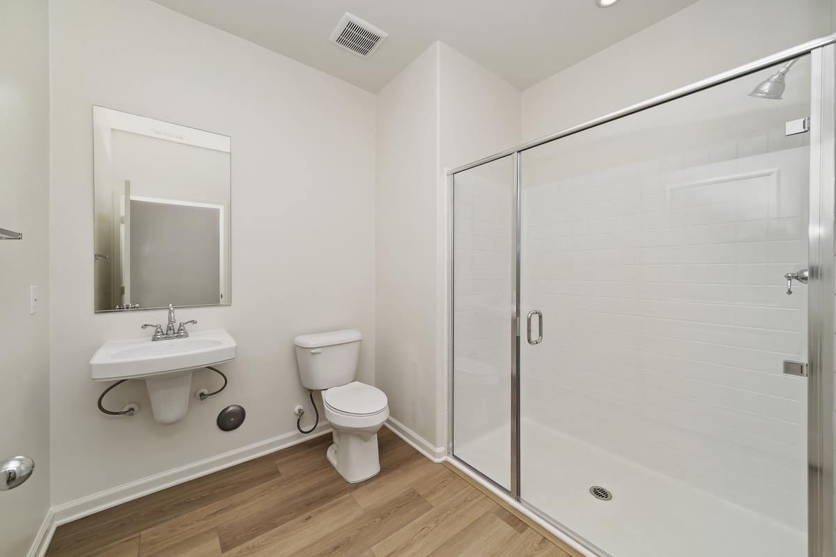 Azalea X Bathroom