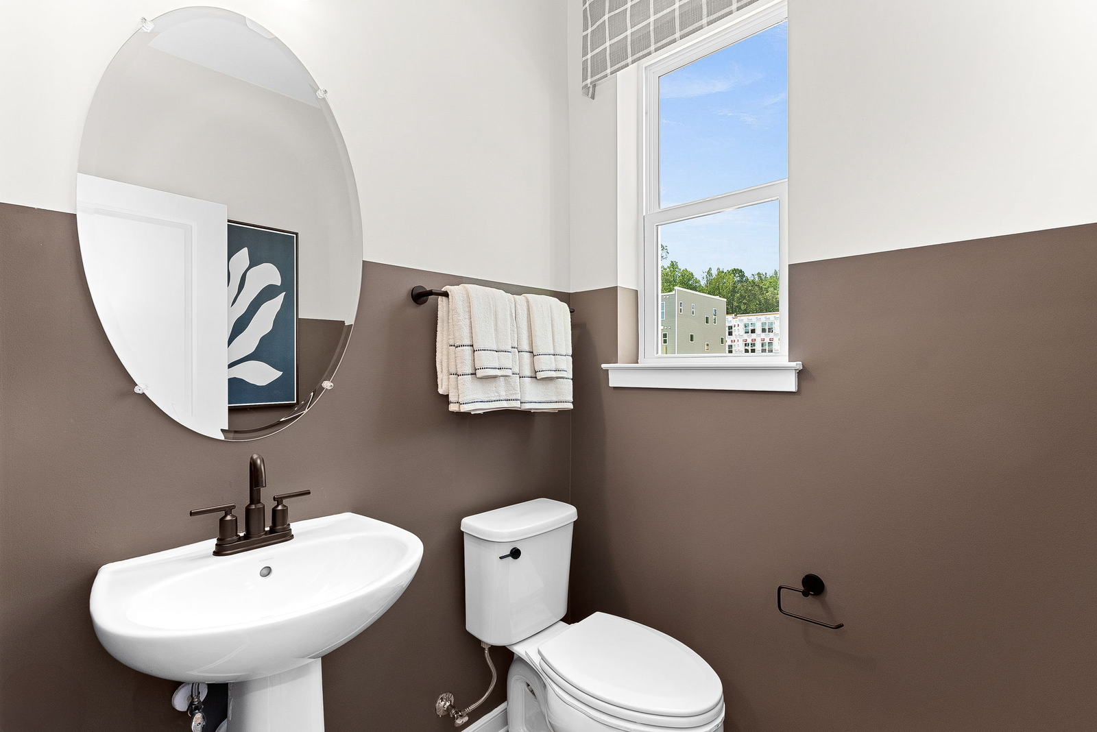 bathroom with mirror, toilet, and white sink