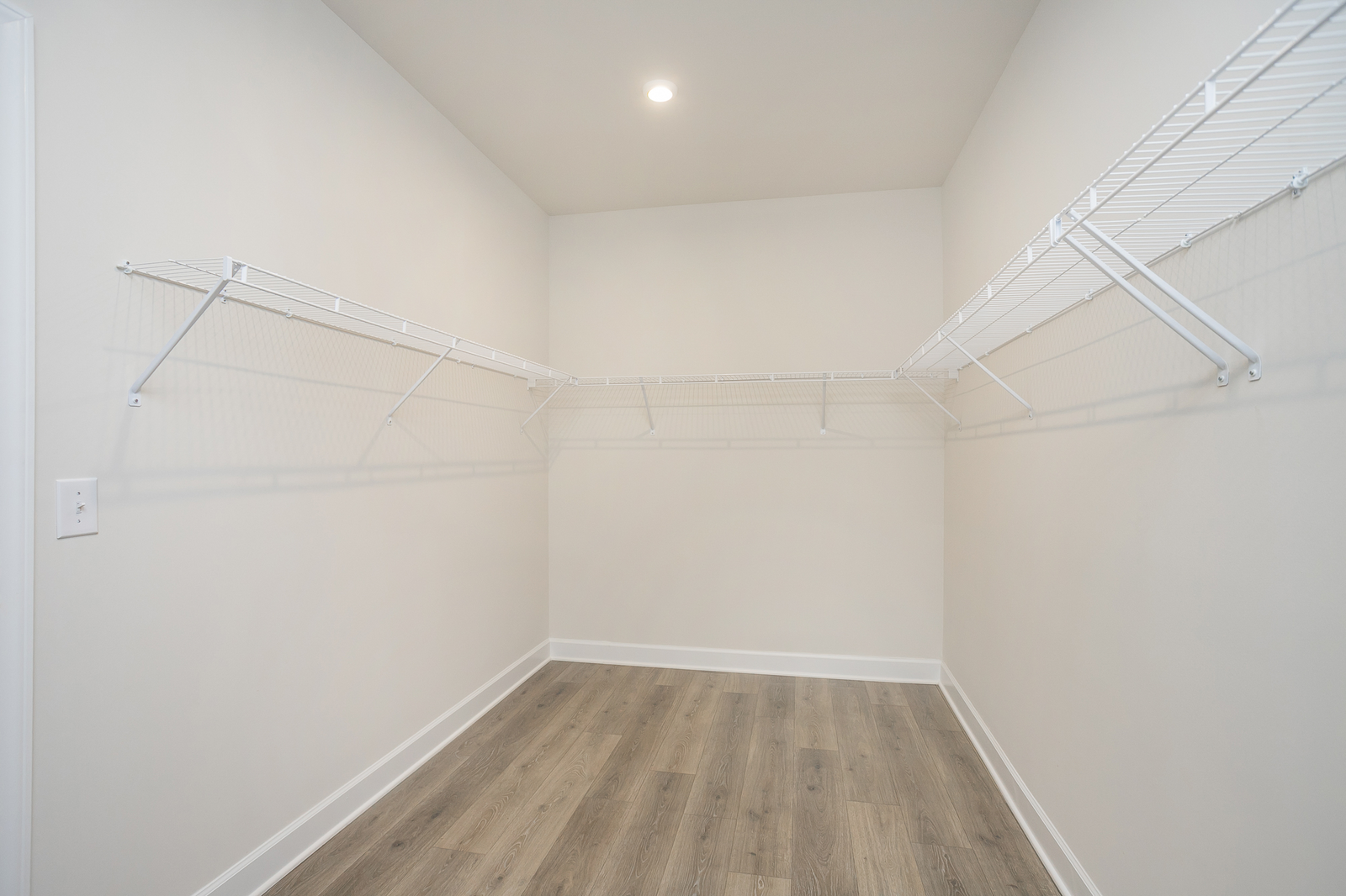 Camden Walk-In Closet 7