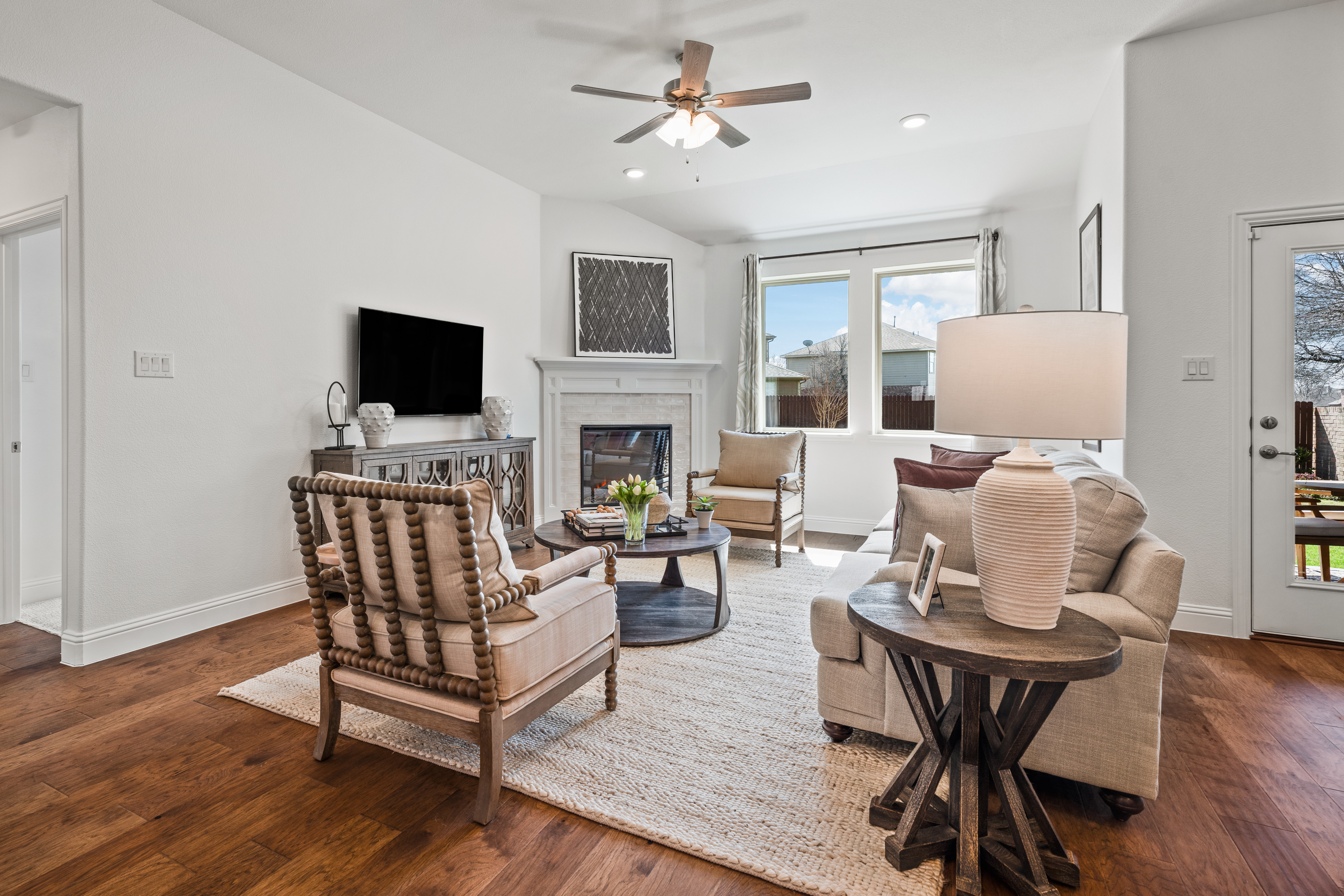 Cascade at 304 Oak Street, Dorchester, Texas: photo 2