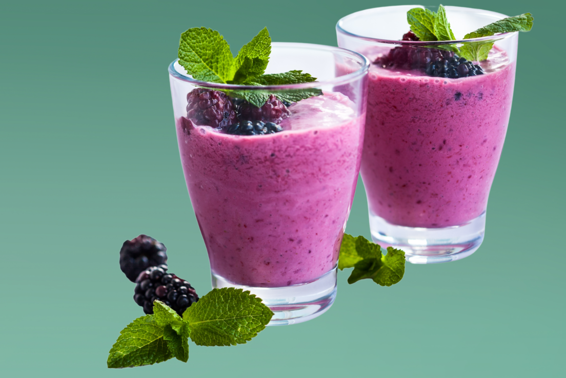 Nutrition Australia's Berry Delight Smoother served in a short glass with fresh mint and berries.