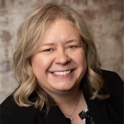 Vicki Dallas headshot