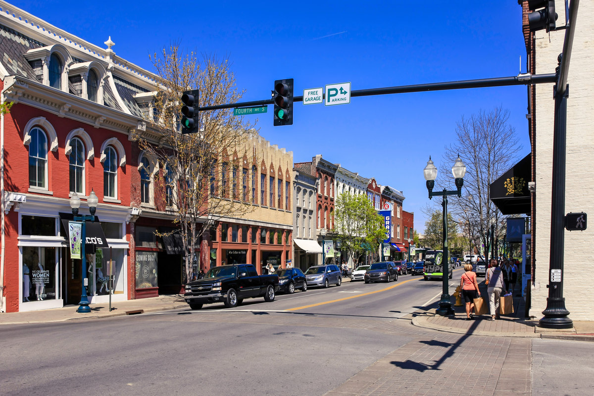 nearby downtown cambridge with shops & dining