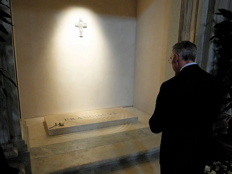 Supreme Knight Patrick Kelly prays at the tomb of Pope Francis on April 28, 2025