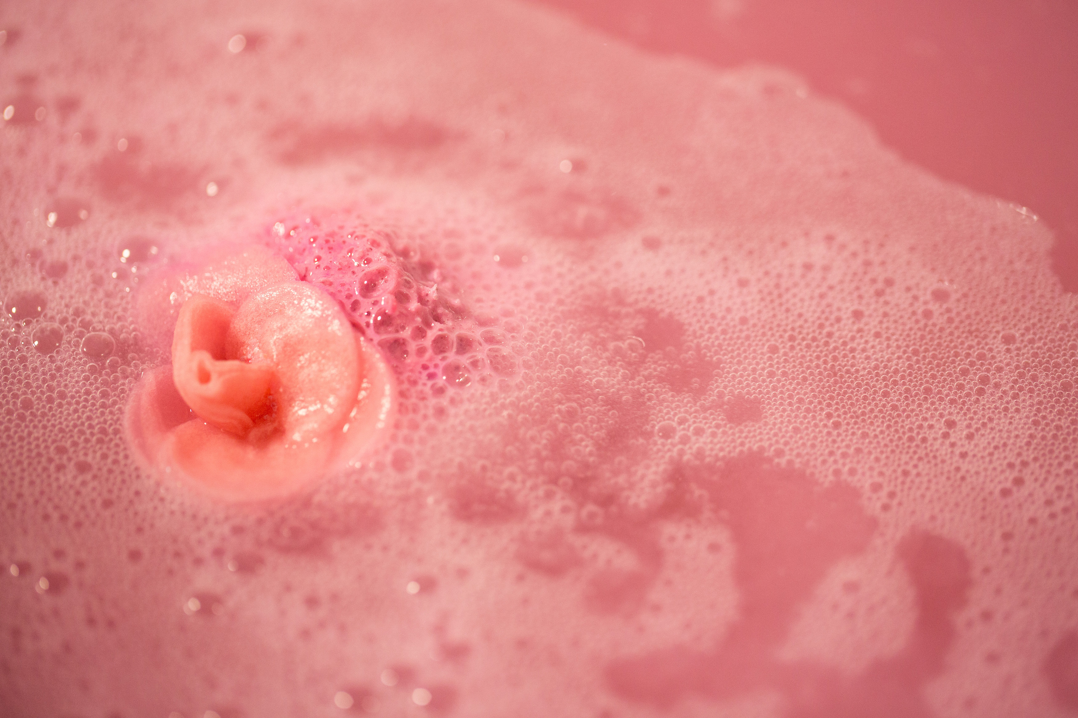 disolving bath bomb
