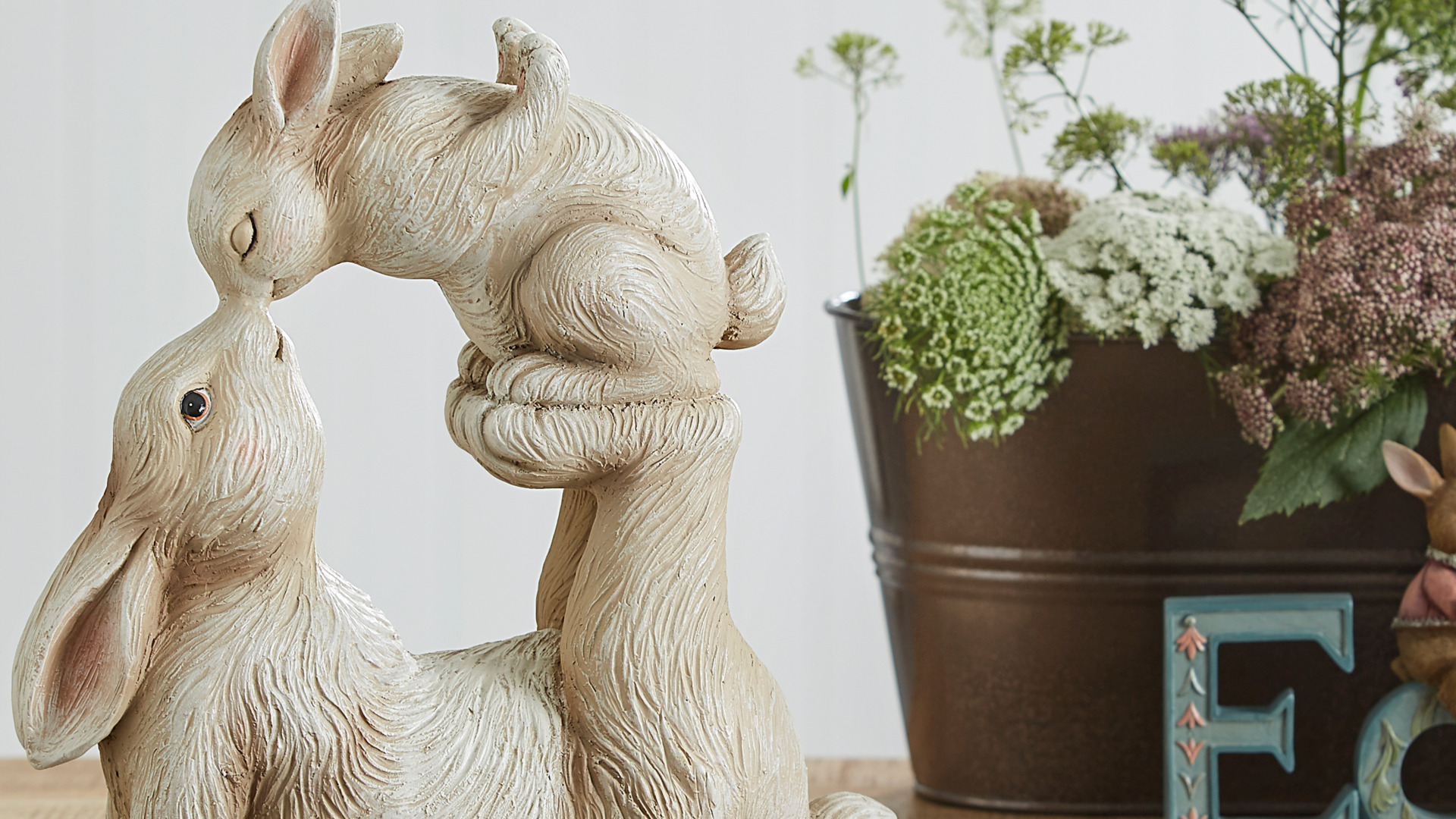 M&F_Kissing_Bunny_Deco_Ivory_20359401_78e90d50_b090_4169_a8ab_4b6b6d511cdd.png