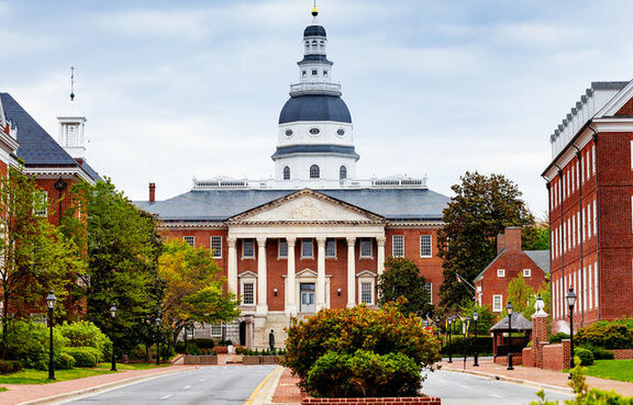 Front view of the Maryland State Capitol in Annapolis, MD 