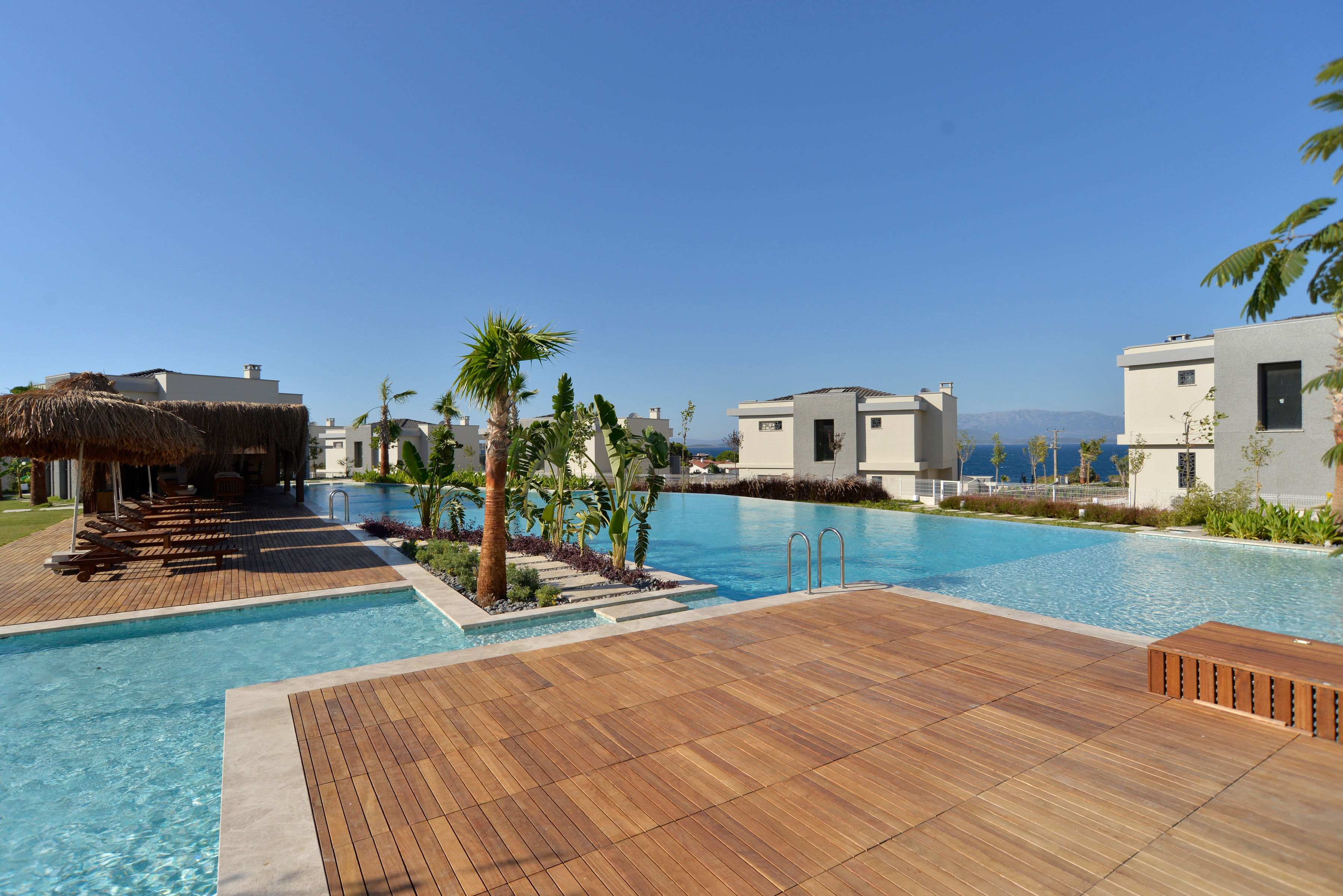 Maximo Hardwood Deck Tiles Ash